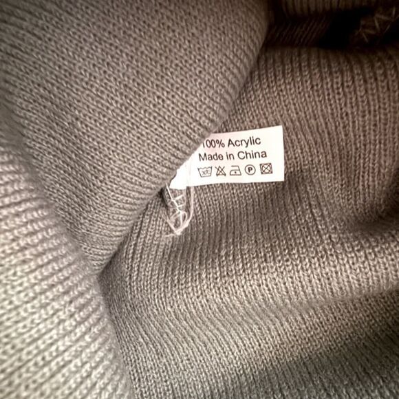 Gray knit beanie hat with embroidered patch on front "Get Lost" OS NWT - Picture 5 of 5